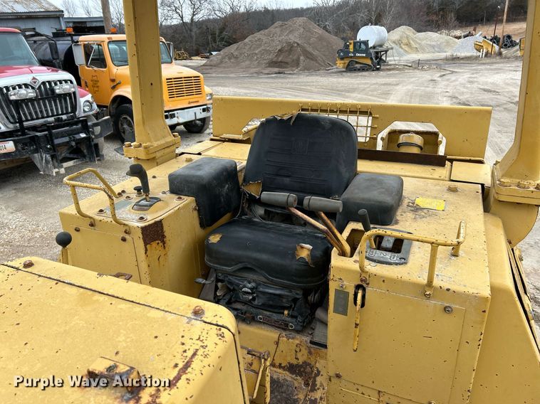 image for item NE9702 1987 Caterpillar D4H Series II dozer