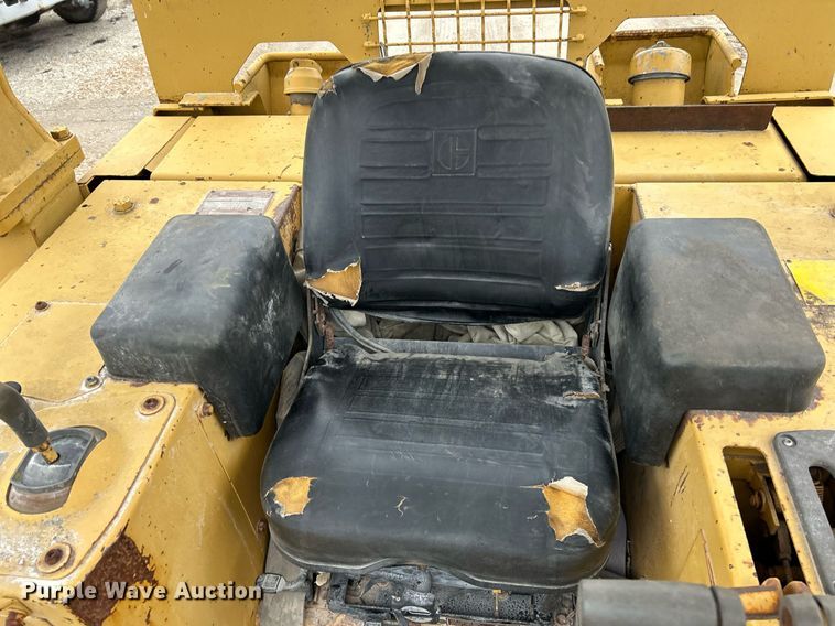image for item NE9702 1987 Caterpillar D4H Series II dozer