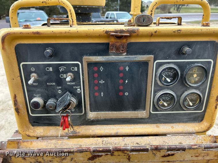 image for item NE9702 1987 Caterpillar D4H Series II dozer