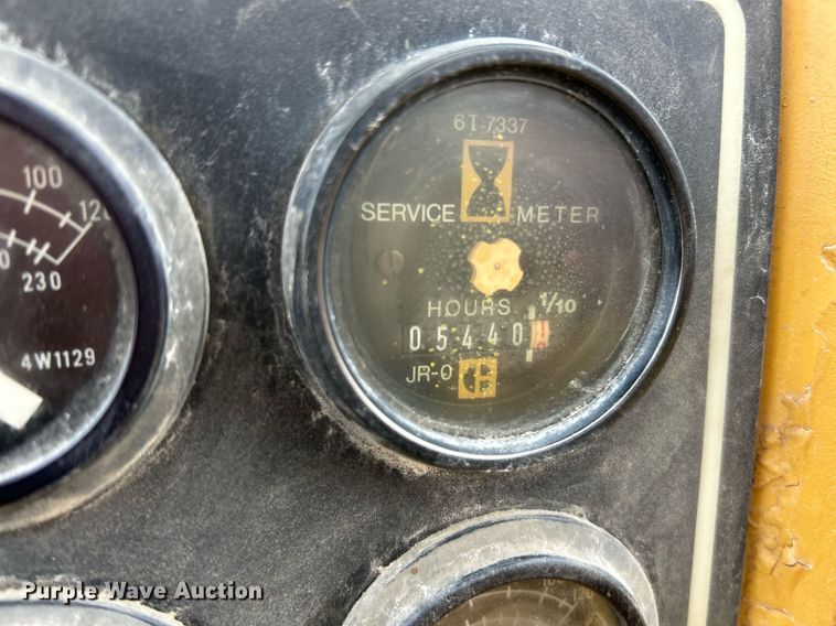 image for item NE9702 1987 Caterpillar D4H Series II dozer