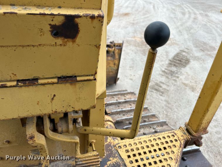 image for item NE9702 1987 Caterpillar D4H Series II dozer