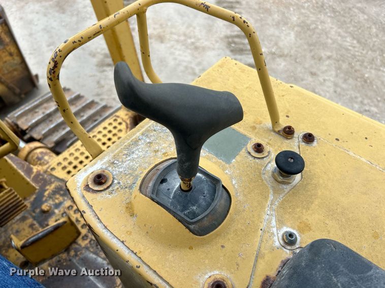 image for item NE9702 1987 Caterpillar D4H Series II dozer