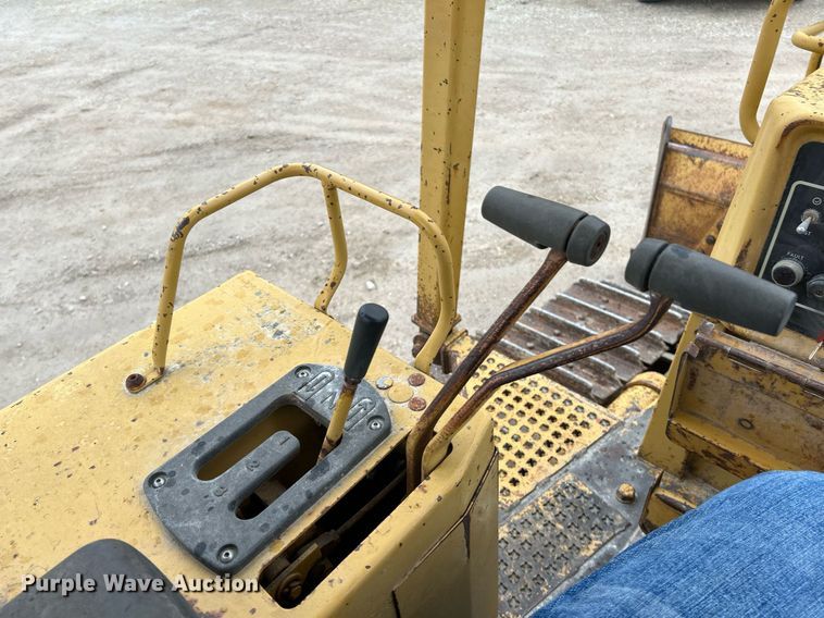 image for item NE9702 1987 Caterpillar D4H Series II dozer