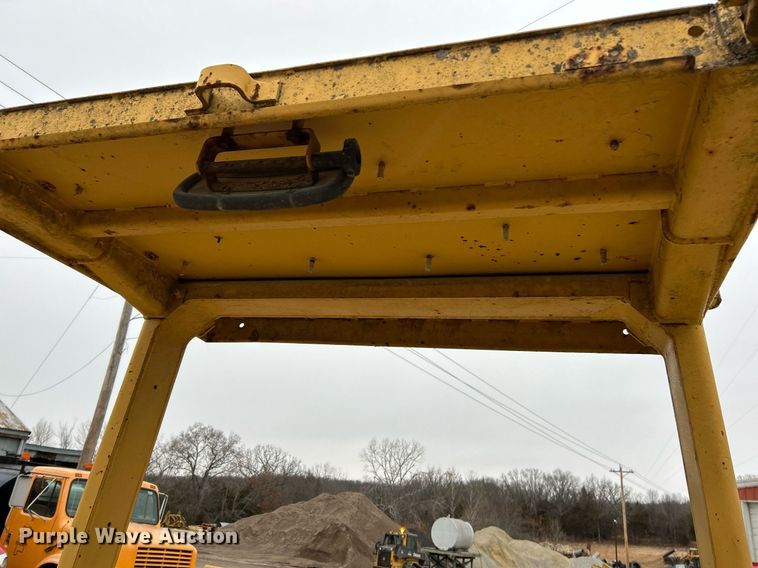 image for item NE9702 1987 Caterpillar D4H Series II dozer