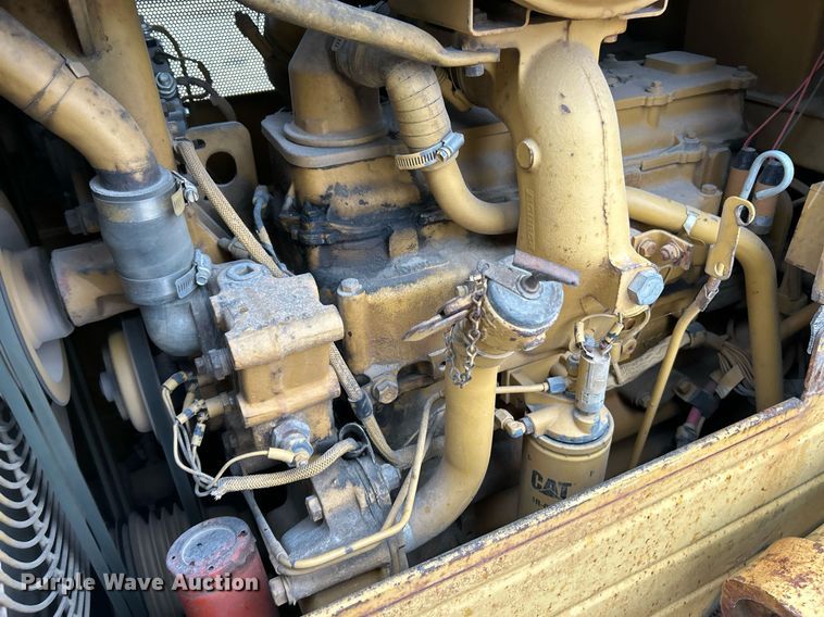 image for item NE9702 1987 Caterpillar D4H Series II dozer