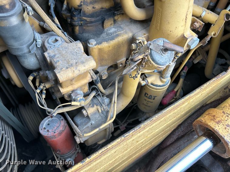 image for item NE9702 1987 Caterpillar D4H Series II dozer