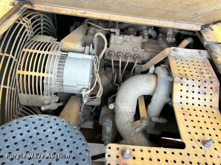 image for item NE9702 1987 Caterpillar D4H Series II dozer