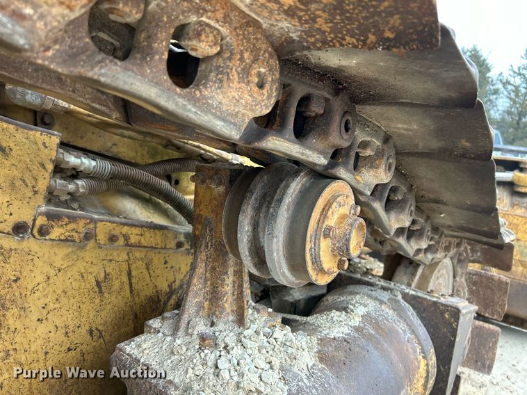 image for item NE9702 1987 Caterpillar D4H Series II dozer