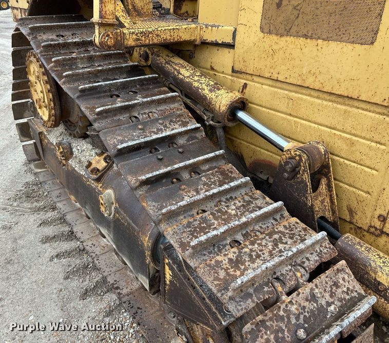image for item NE9702 1987 Caterpillar D4H Series II dozer