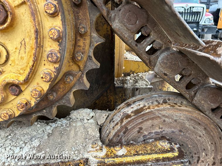 image for item NE9702 1987 Caterpillar D4H Series II dozer