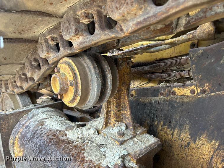 image for item NE9702 1987 Caterpillar D4H Series II dozer