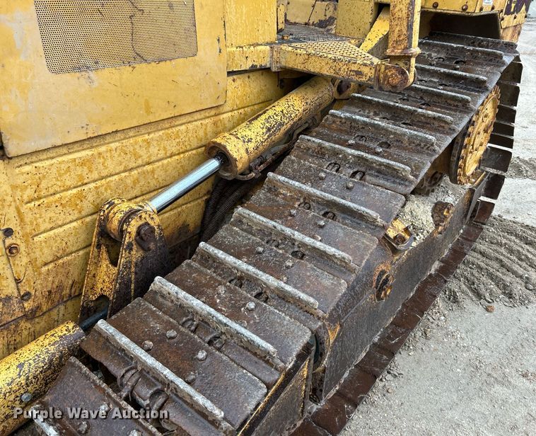 image for item NE9702 1987 Caterpillar D4H Series II dozer