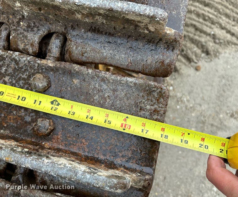 image for item NE9702 1987 Caterpillar D4H Series II dozer