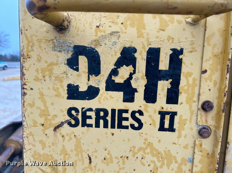 image for item NE9702 1987 Caterpillar D4H Series II dozer