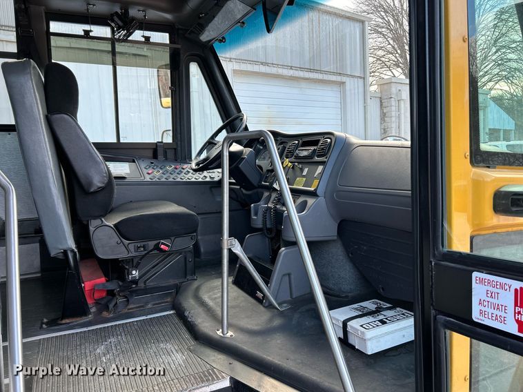 image for item NE9720 2014 Thomas Built school bus