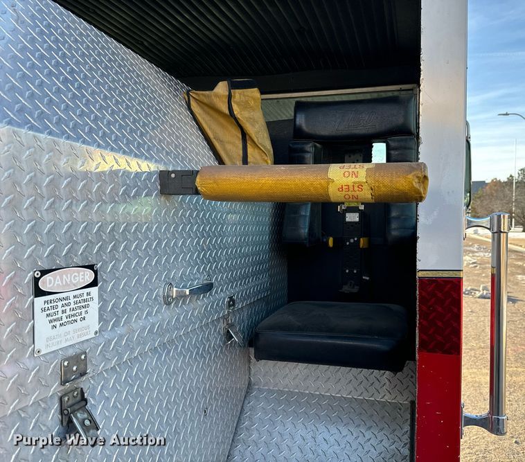 image for item NI9726 1989 Maxim pumper fire truck