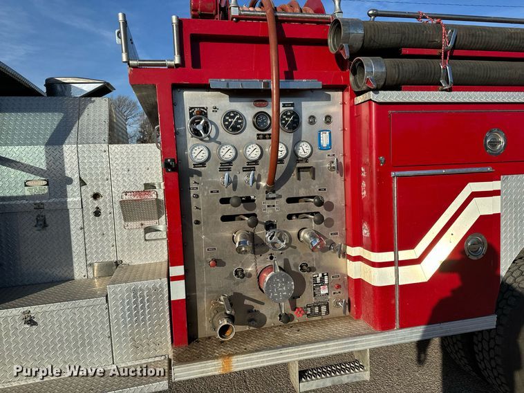 image for item NI9726 1989 Maxim pumper fire truck