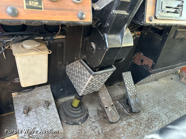 image for item NI9726 1989 Maxim pumper fire truck