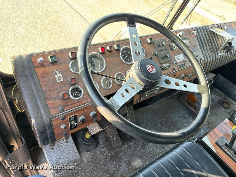 image for item NI9726 1989 Maxim pumper fire truck