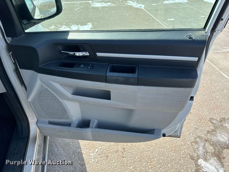 image for item NI9727 2008 Dodge  Grand Caravan SXT van