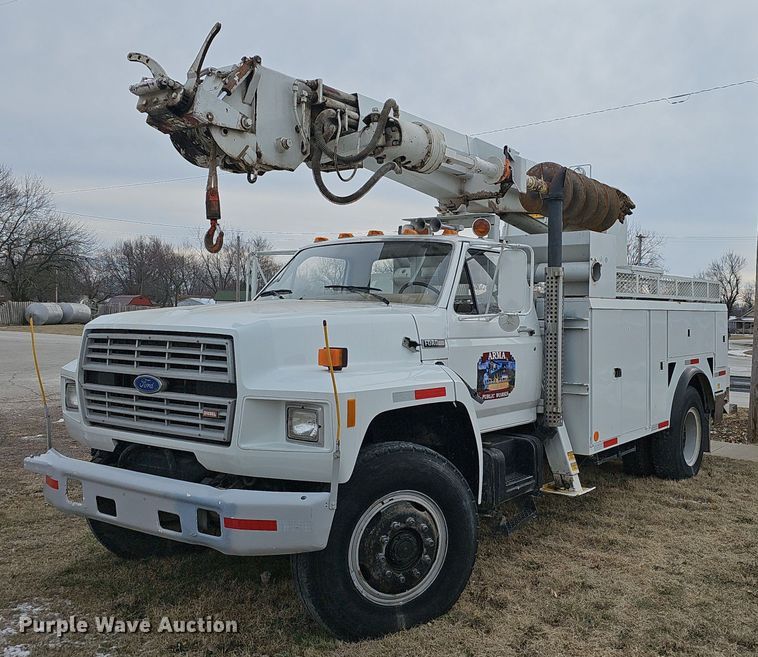 image for item NP9343 1985 Ford F8000 digger derrick truck