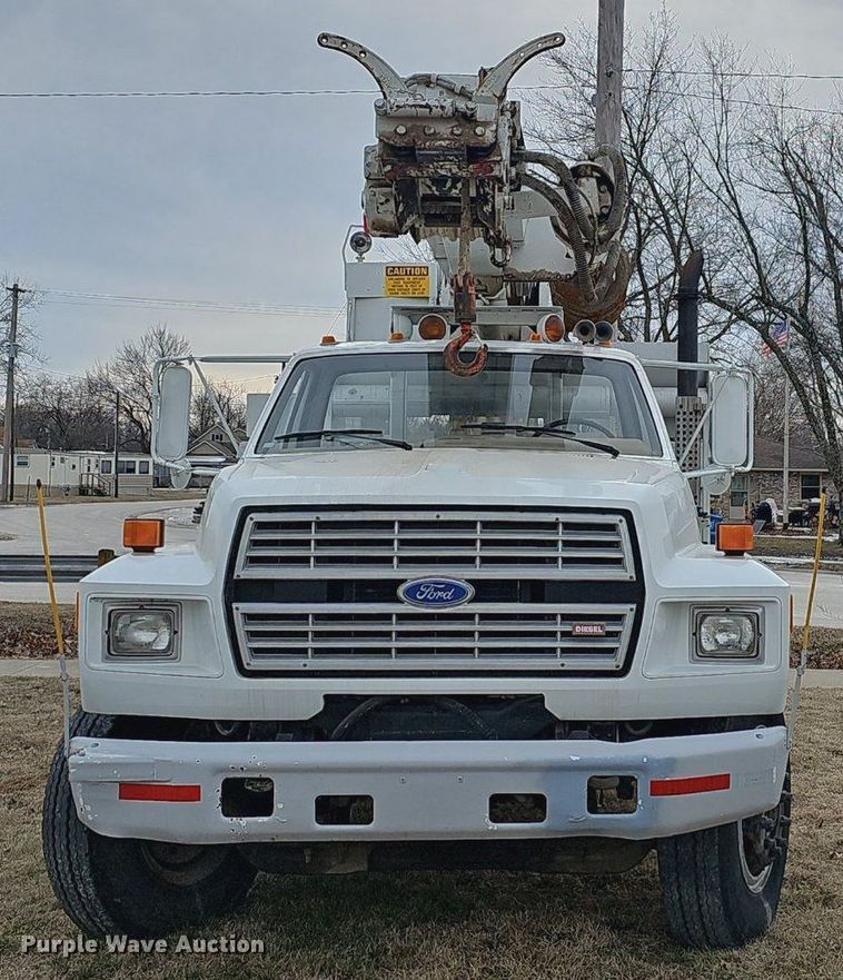 image for item NP9343 1985 Ford F8000 digger derrick truck