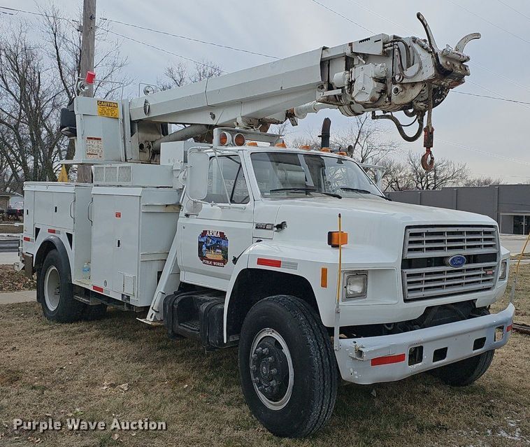 image for item NP9343 1985 Ford F8000 digger derrick truck