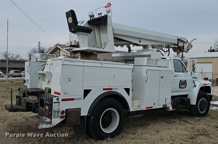 image for item NP9343 1985 Ford F8000 digger derrick truck