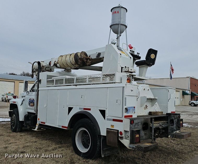 image for item NP9343 1985 Ford F8000 digger derrick truck