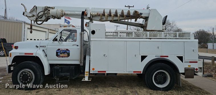 image for item NP9343 1985 Ford F8000 digger derrick truck