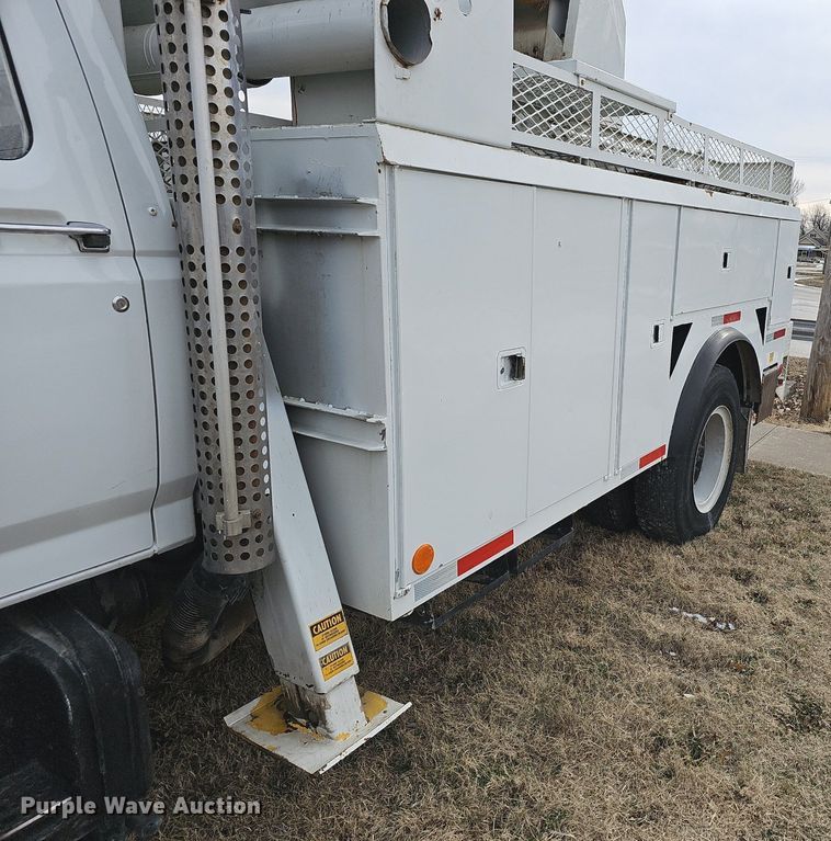 image for item NP9343 1985 Ford F8000 digger derrick truck