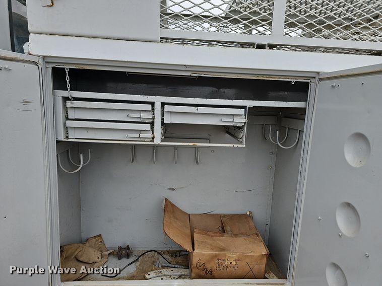 image for item NP9343 1985 Ford F8000 digger derrick truck