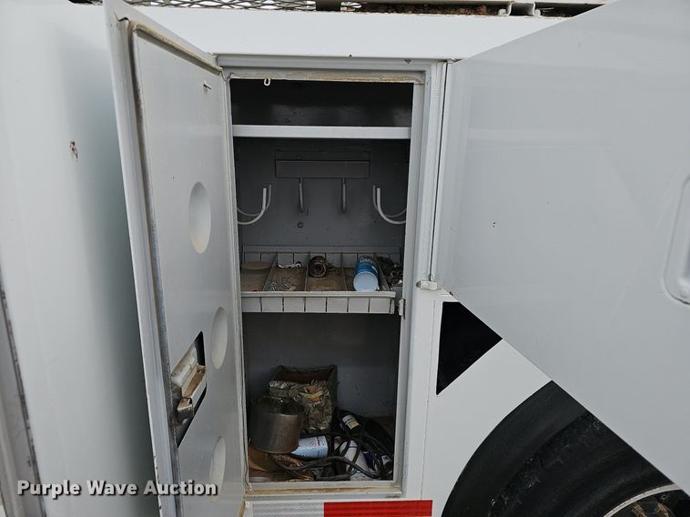 image for item NP9343 1985 Ford F8000 digger derrick truck