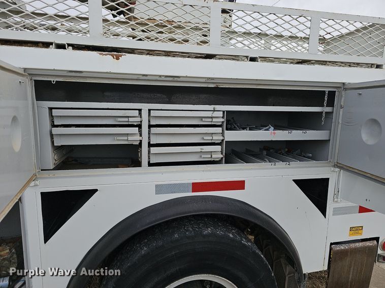 image for item NP9343 1985 Ford F8000 digger derrick truck