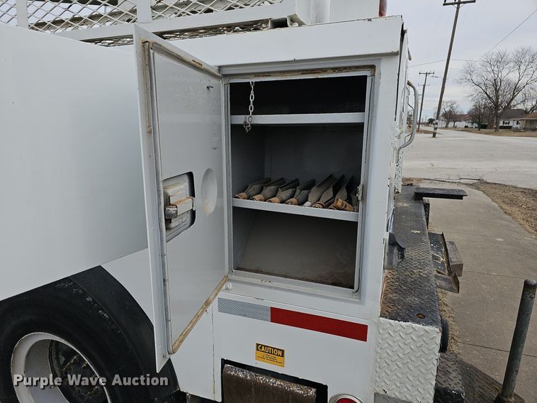 image for item NP9343 1985 Ford F8000 digger derrick truck