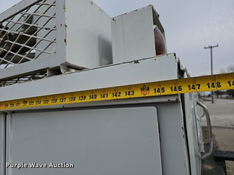 image for item NP9343 1985 Ford F8000 digger derrick truck