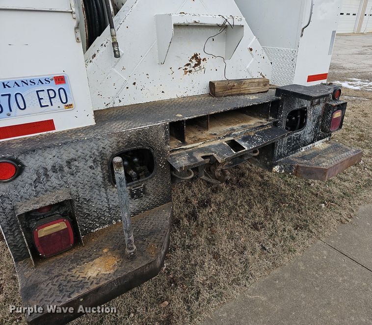 image for item NP9343 1985 Ford F8000 digger derrick truck