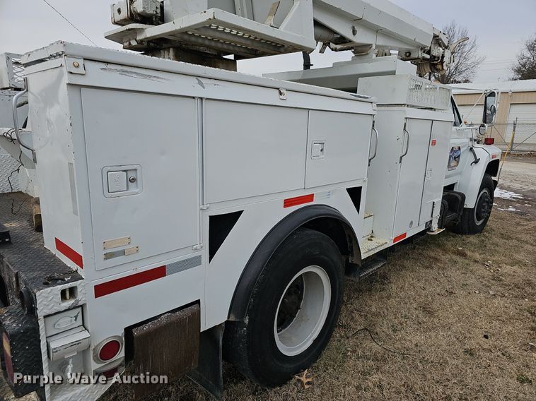 image for item NP9343 1985 Ford F8000 digger derrick truck