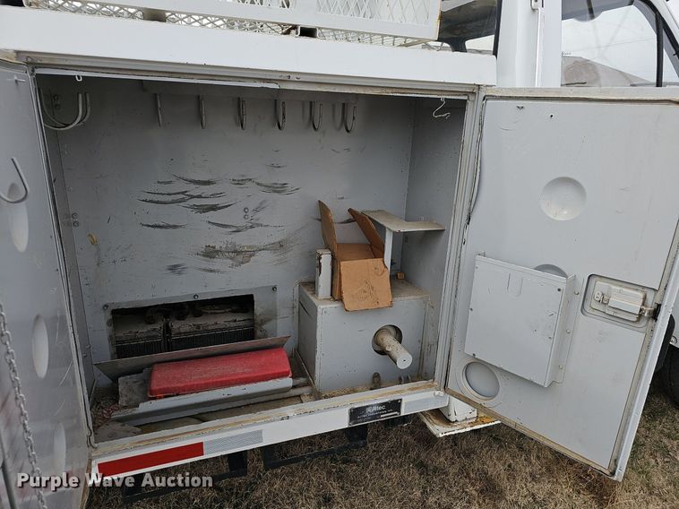 image for item NP9343 1985 Ford F8000 digger derrick truck