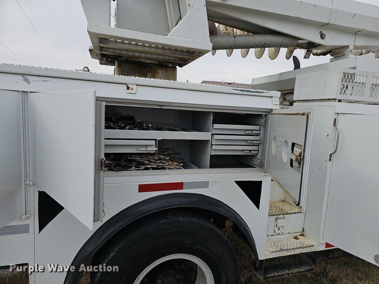 image for item NP9343 1985 Ford F8000 digger derrick truck