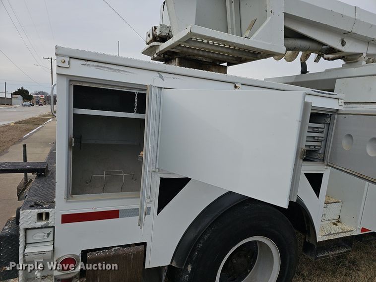 image for item NP9343 1985 Ford F8000 digger derrick truck