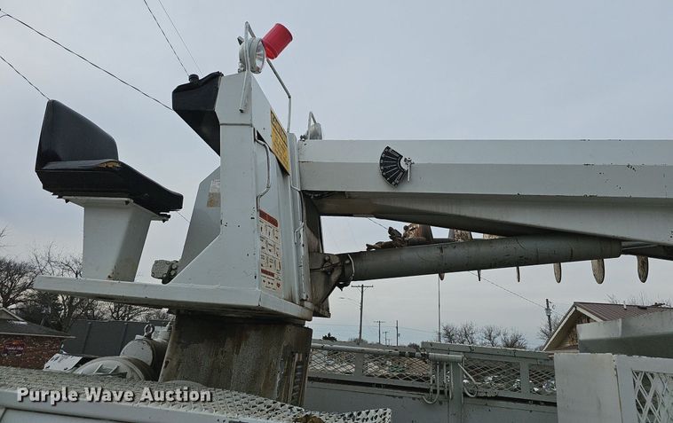 image for item NP9343 1985 Ford F8000 digger derrick truck