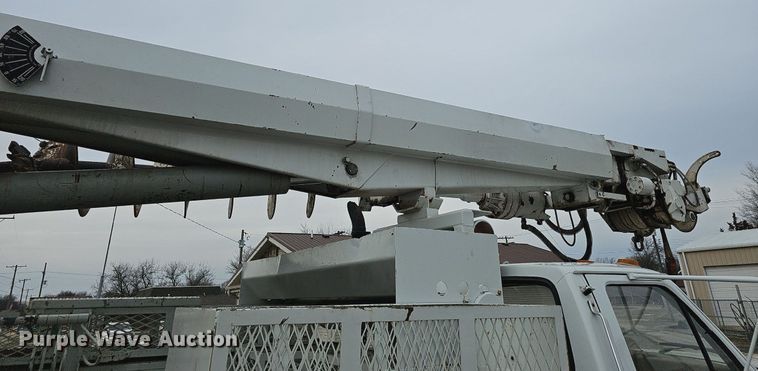 image for item NP9343 1985 Ford F8000 digger derrick truck