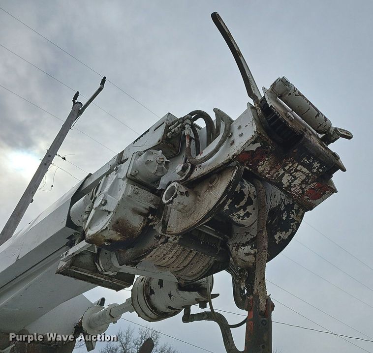 image for item NP9343 1985 Ford F8000 digger derrick truck