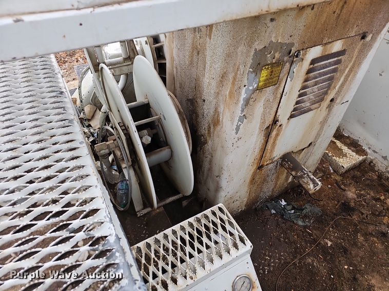 image for item NP9343 1985 Ford F8000 digger derrick truck