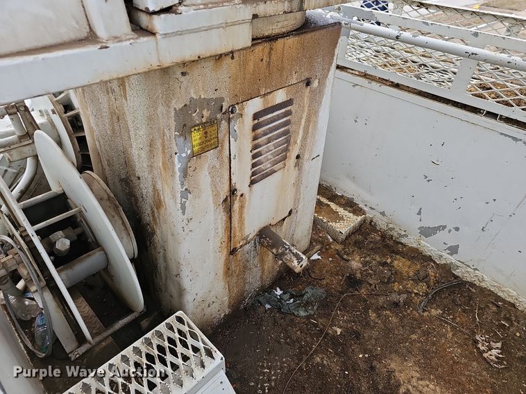 image for item NP9343 1985 Ford F8000 digger derrick truck