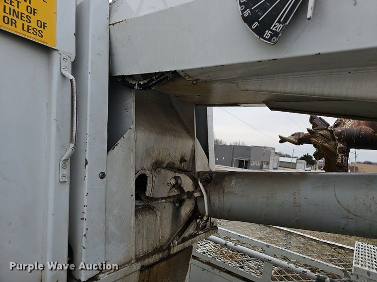 image for item NP9343 1985 Ford F8000 digger derrick truck