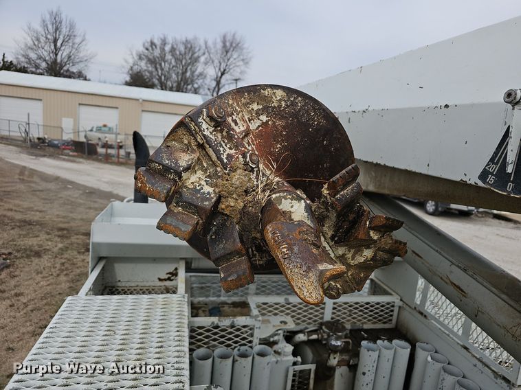 image for item NP9343 1985 Ford F8000 digger derrick truck