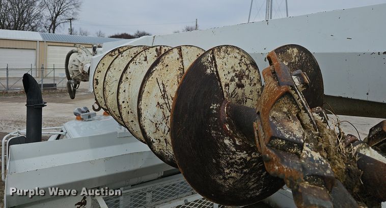 image for item NP9343 1985 Ford F8000 digger derrick truck