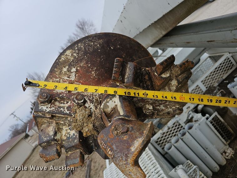 image for item NP9343 1985 Ford F8000 digger derrick truck